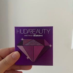 Huda Beauty Amethyst Obsessions purple eyeshadow palette